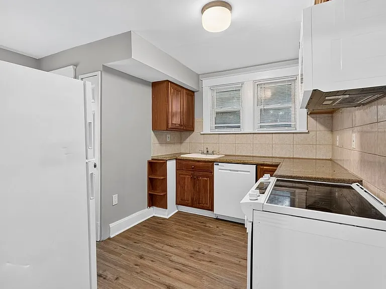 9006 Baroda Ave — Photo 5