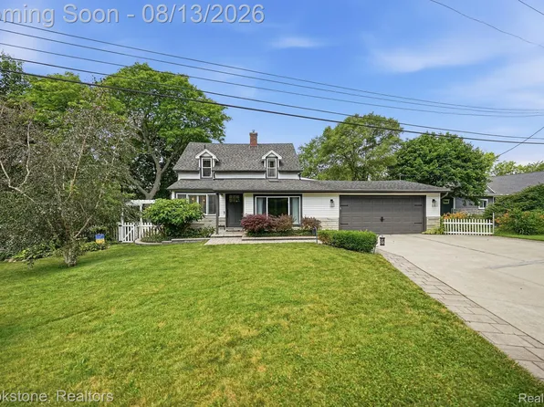 4174 Meyers Rd, Waterford, MI 48329