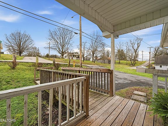 4th image of 500 Beets St