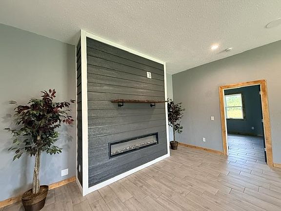 5th image of 223046 TOMATO ROAD