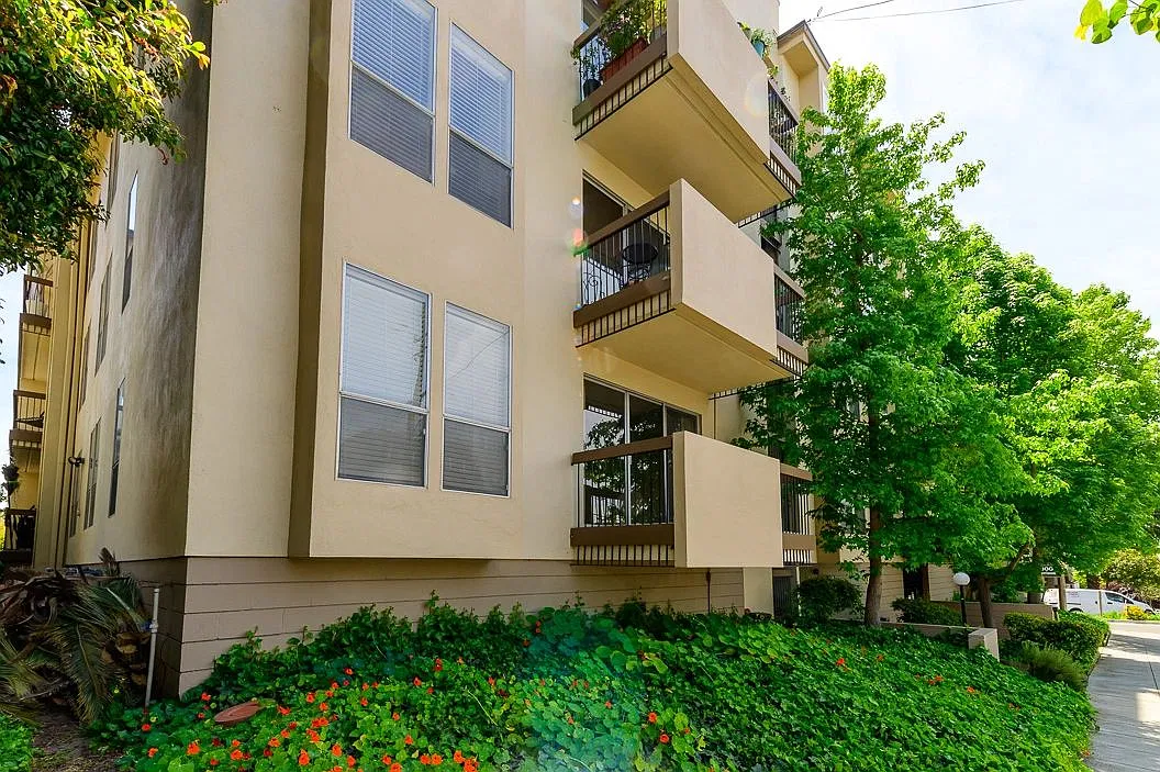 Bayo Vista Apartments — Photo 1