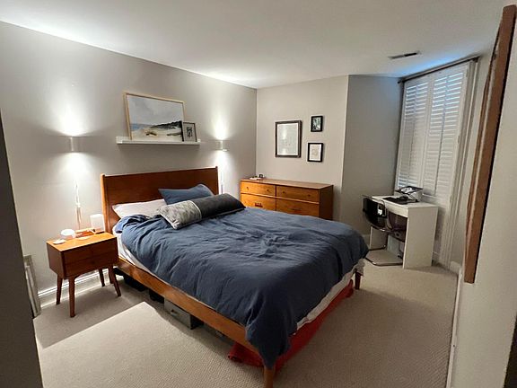 4th image of 2036 N Larrabee St #8-102F