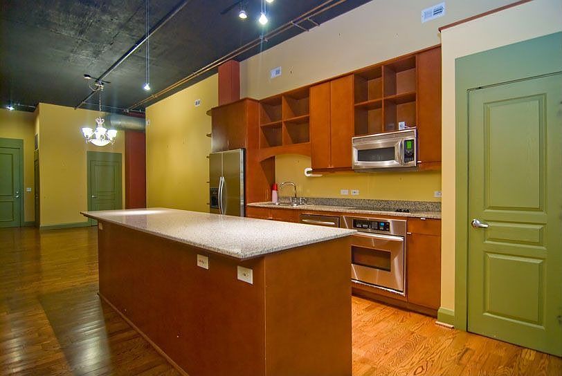 1st image of 1401 Calumet St Unit 209