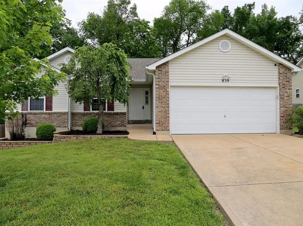 839 Riverview Dr, Pevely, MO 63070