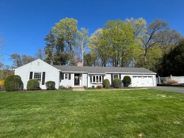 4 Oakridge Dr, Wilbraham, MA 01095