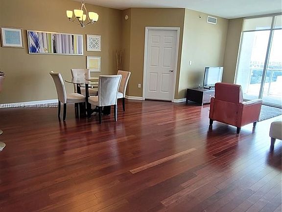 2nd image of 1819 SE 17th St APT 902