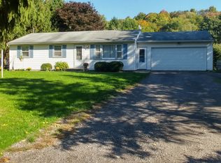 2322 Timberline Dr, Macedon, NY 14502