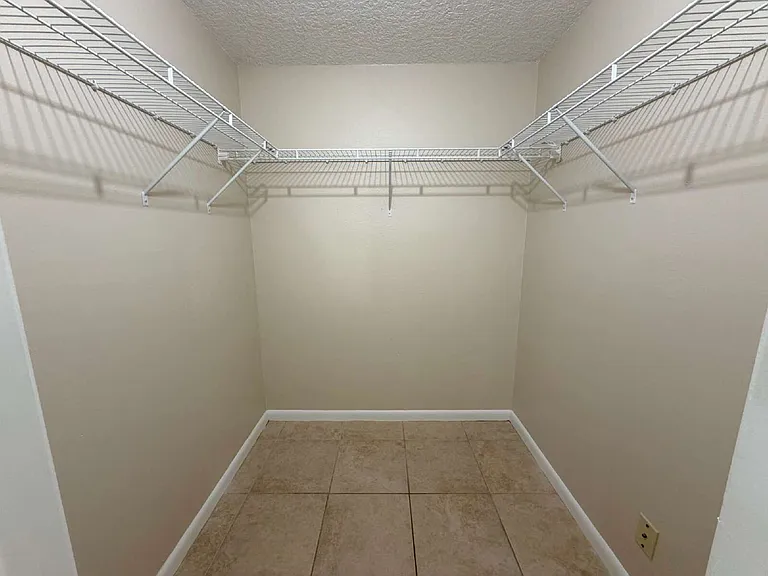 7421 Isle Dr — Photo 12