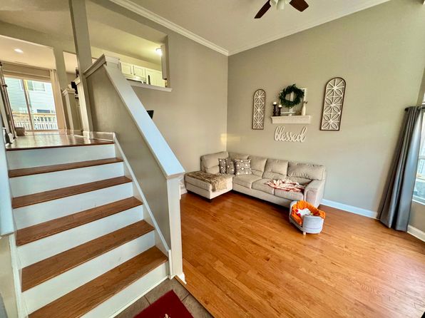 307 Hidden Creek Ln #1, North Aurora, IL 60542