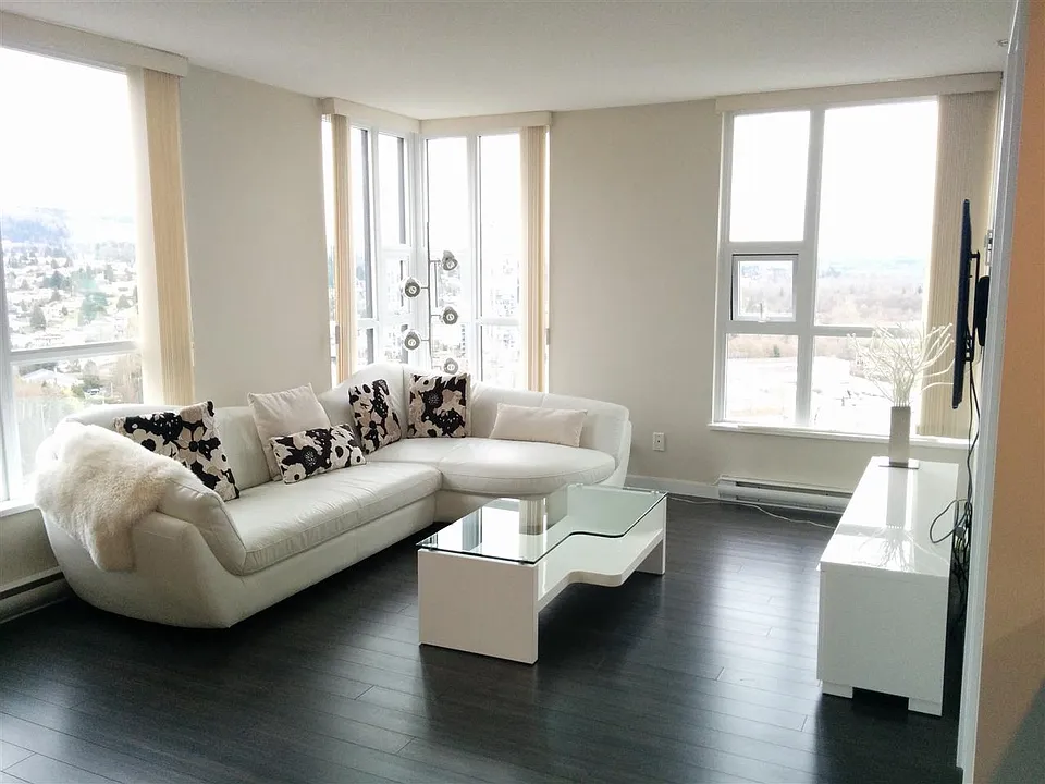 2200 Douglas Rd #20