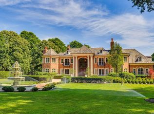 136 I U Willets Rd, Old Westbury, NY 11568
