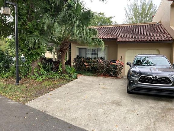 3rd image of 3501 Torremolinos Ave