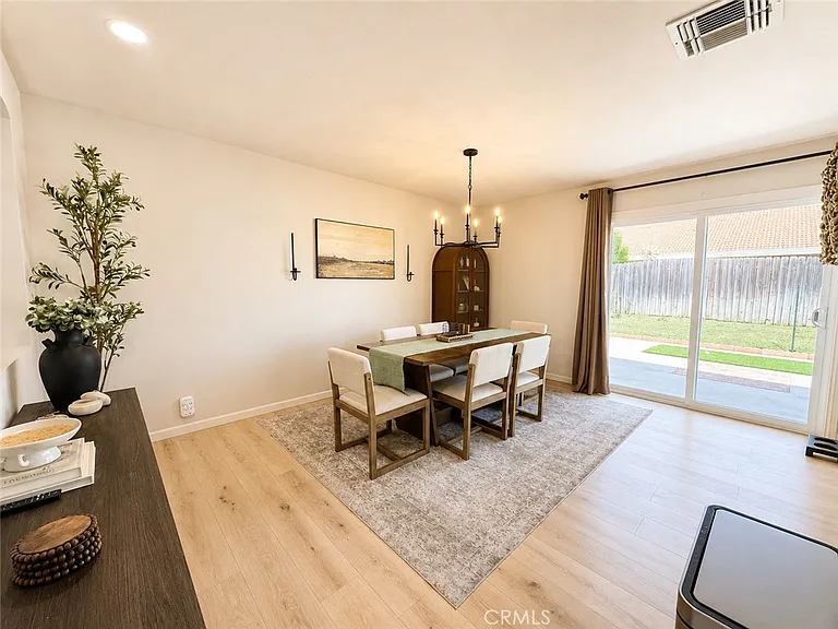 2703 S Fern Ave — Photo 8