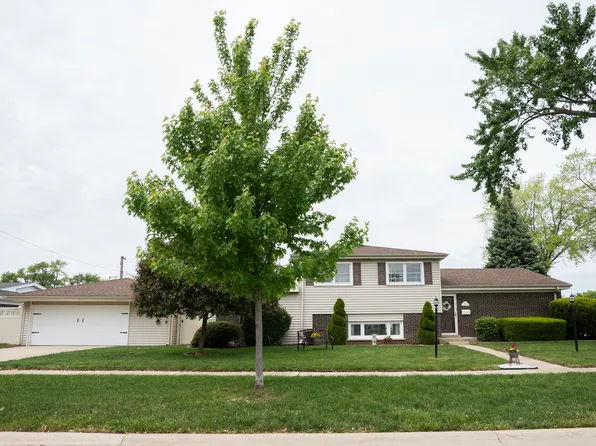 1272 Andrea Ln, Des Plaines, IL 60018