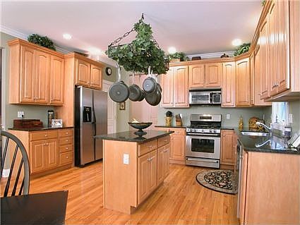 Gourmet Eat-in Kitchen