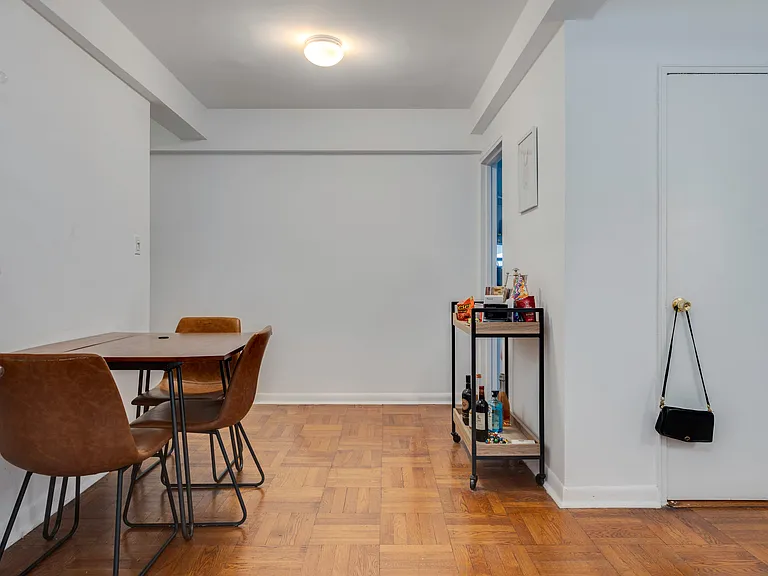 140 E 56th St #6C — Photo 7