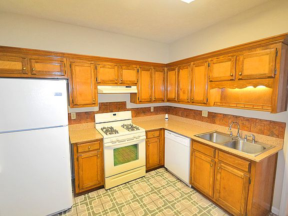4th image of 2064 Flint Hill Dr