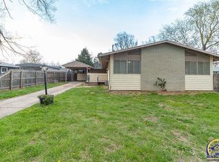 1916 SW 71st St, Topeka, KS 66619