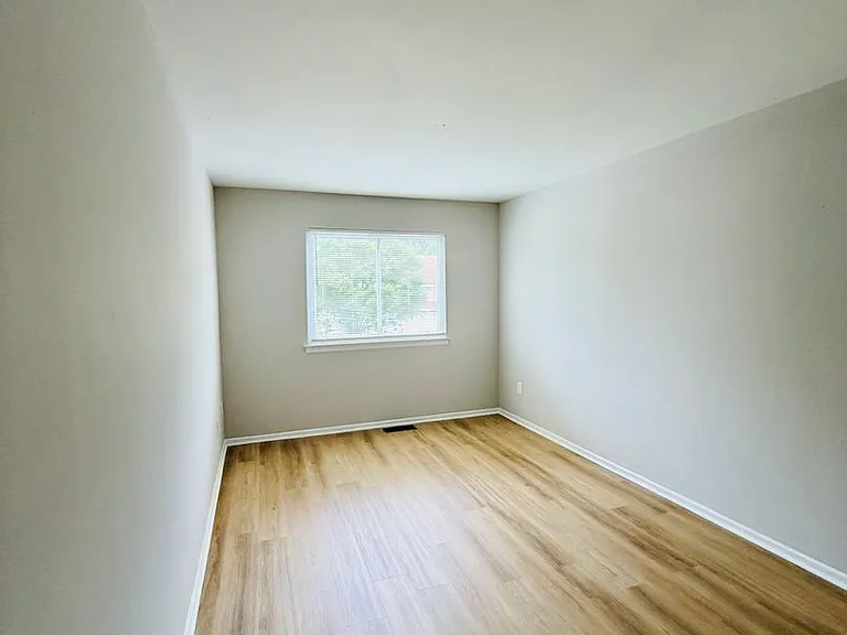 11 Saffron Dr — Photo 31