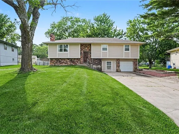715 S Sheridan Rd, Olathe, KS 66061