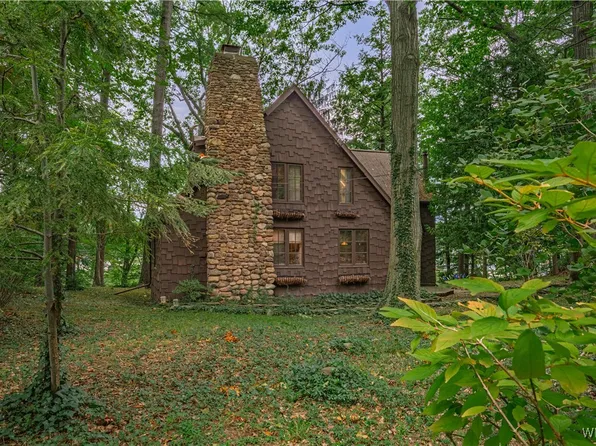 16 Shore Dr, Wilson, NY 14172