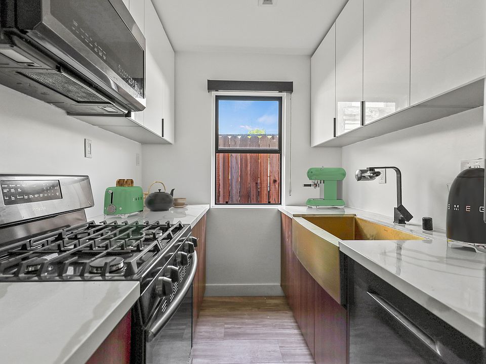 1st image of 2814 Sichel St #3