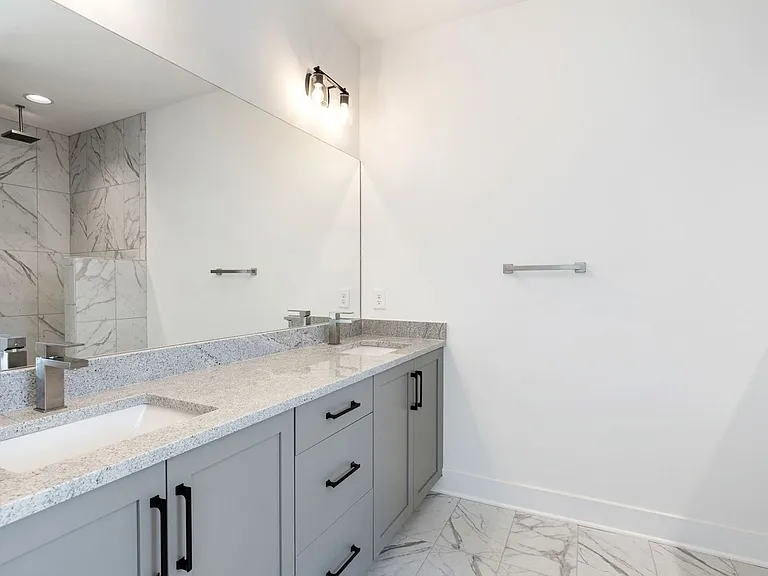 904 N Maple St — Photo 24