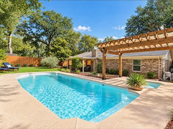 7717 Chasewood Dr, North Richland Hills, TX 76182