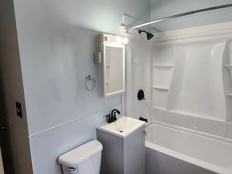 209 Woods Edge Ln — Photo 9