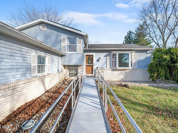 2nd image of 7426 Starcrest Rd