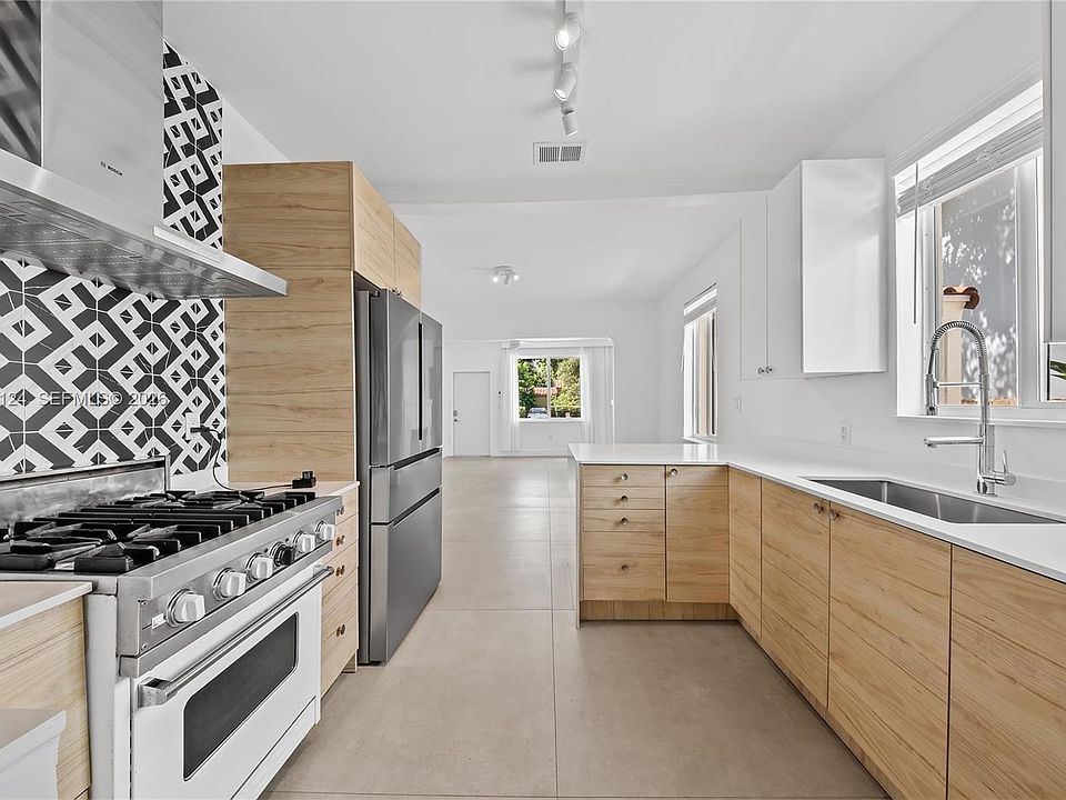 1st image of 565 NW 44th St