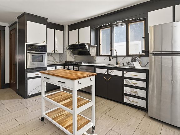 4th image of 145 Devonshire Ct