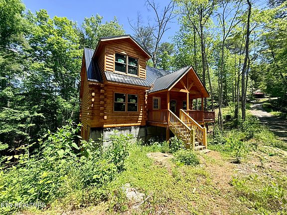3rd image of 3103 Clearview Cir