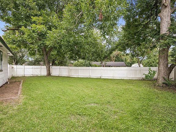 5th image of 707 Oleander St