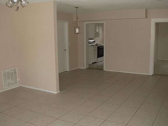 3rd image of 3962 Berkshire Dr