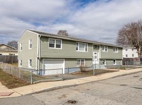 35 Nelson Ave, Lowell, MA