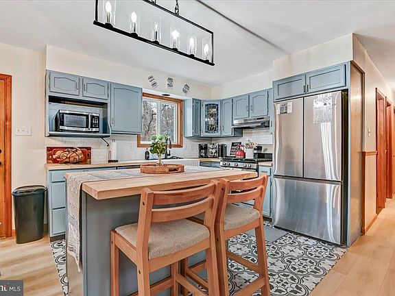 2nd image of 286 McKuen Way