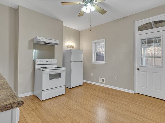 4th image of 833 11th Ave