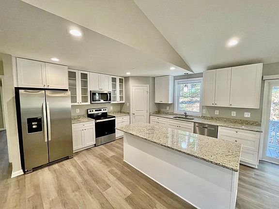 3rd image of 29833 Hillview Dr