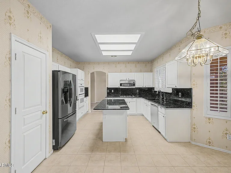 1722 E Samuel Dr — Photo 17