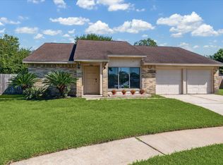 16803 Kings Chapel Ct, Friendswood, TX 77546