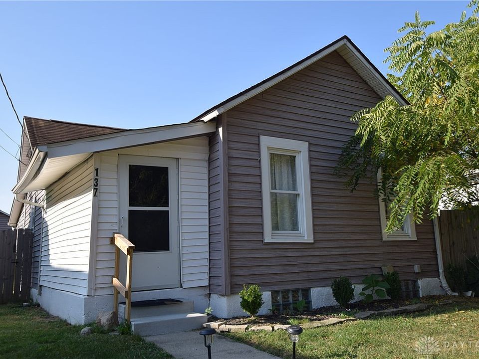 1st image of 137 E Poplar St