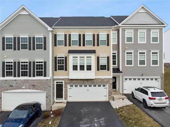 2185 Shawnee Dr S, Washington, PA 15301