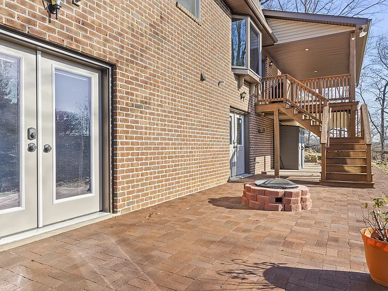 Ashwood Dr — Photo 12