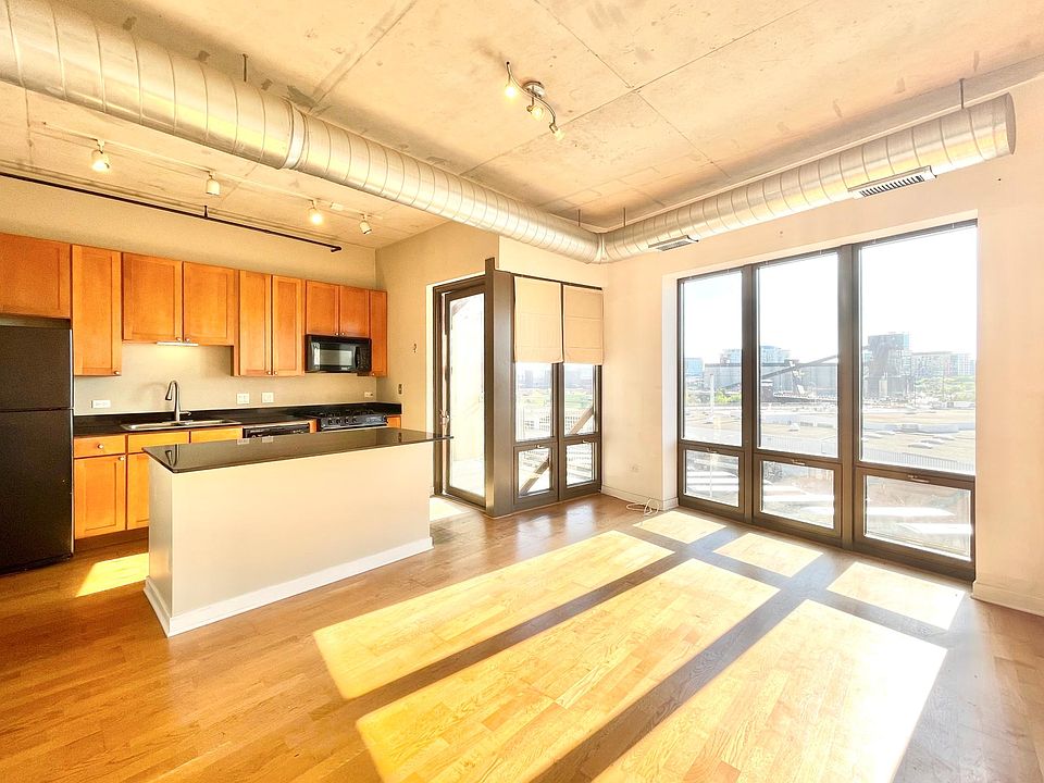 1st image of 1000 N Kingsbury St APT 501