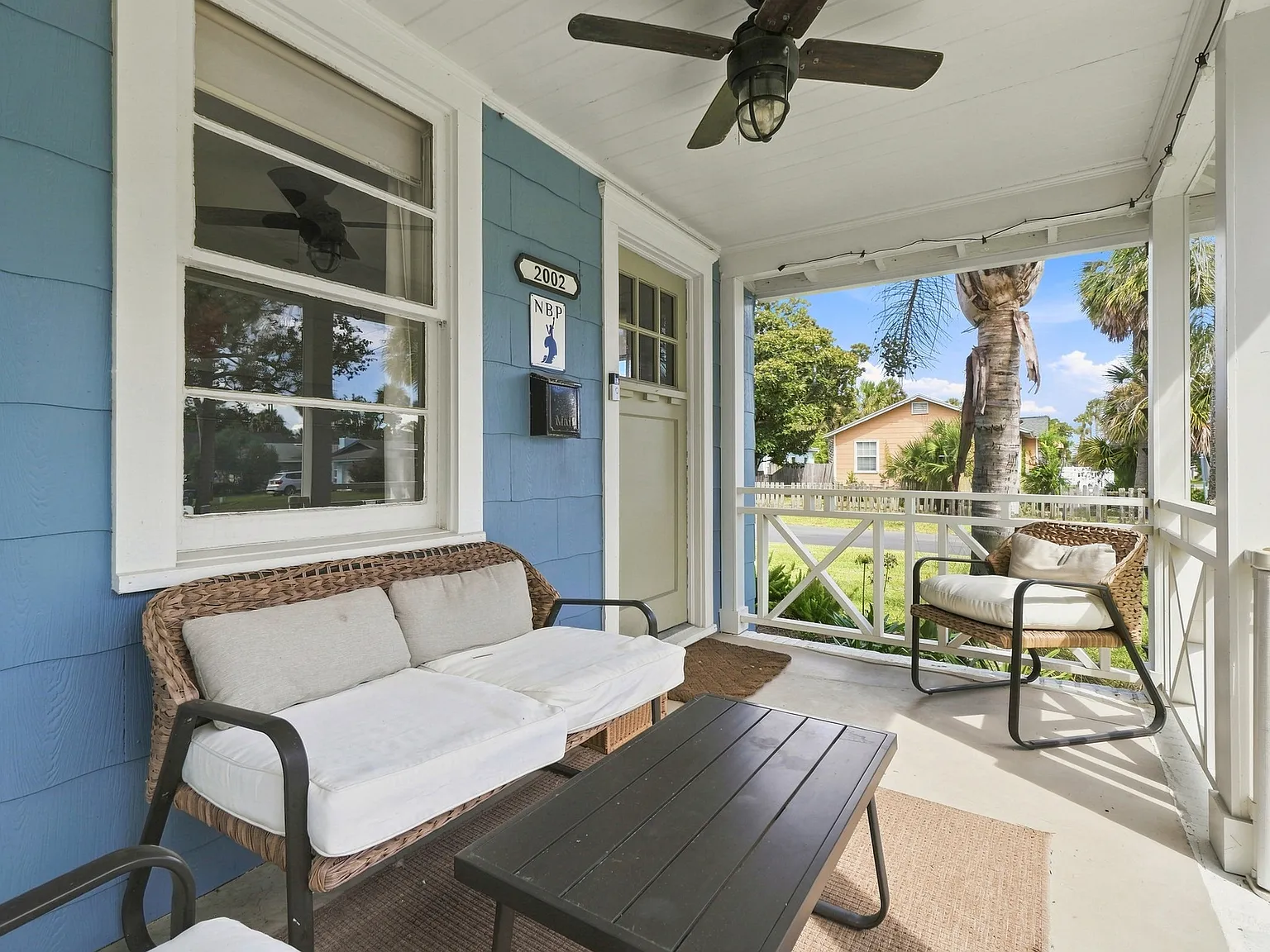2 bed, 1.5 bath, 1160 sqft, $3,200 — Photo 2