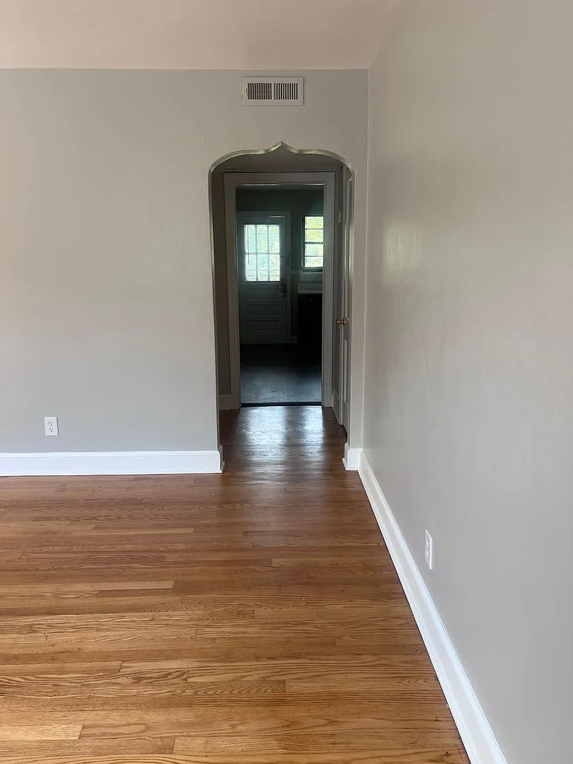 Broad,NW,2718 — Photo 3