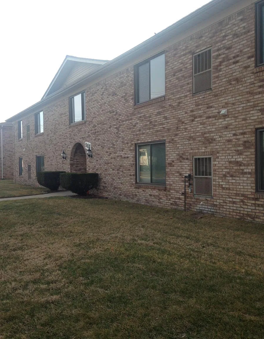 1 bed, 830 sqft, $825 — Photo 3