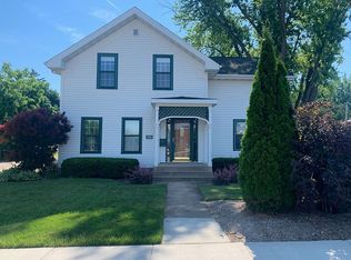 700 S Division St, New London, WI 54961