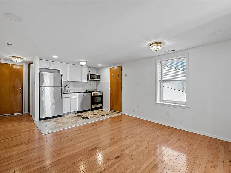 1527 S Broad St #3-R — Photo 1